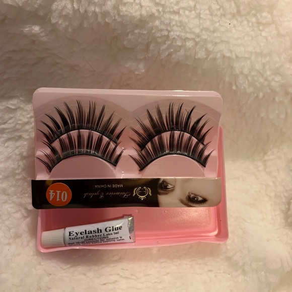 Eyelashes package with glue sold SOLD OUT - Picture 4 of 5